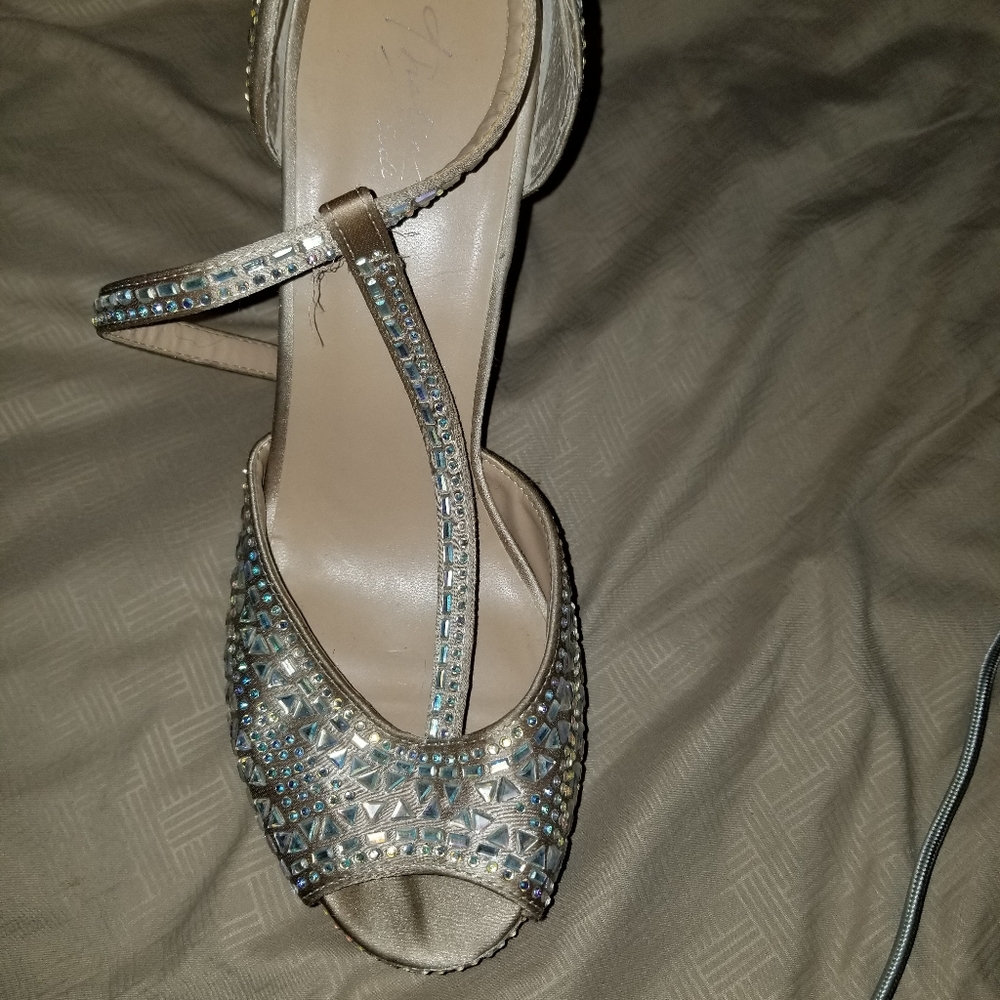Shoes - Picture 3 of 4